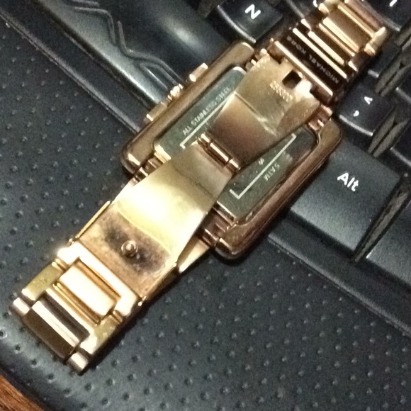 Gorgeous Rose Gold MK watch - Picture 5 of 7